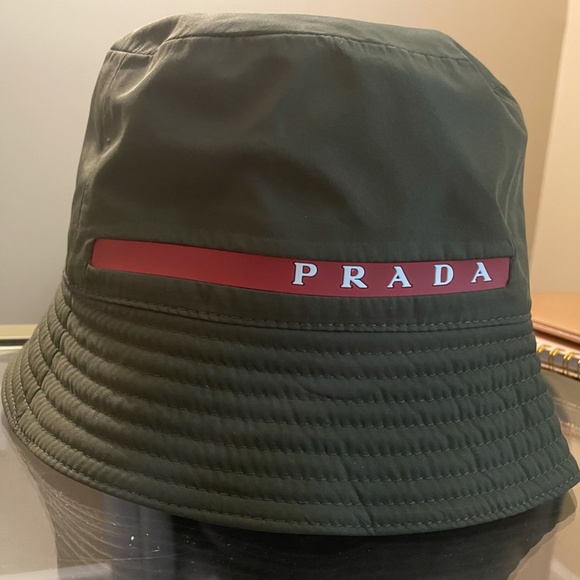 Prada Re-Nylon bucket hat Green/Red